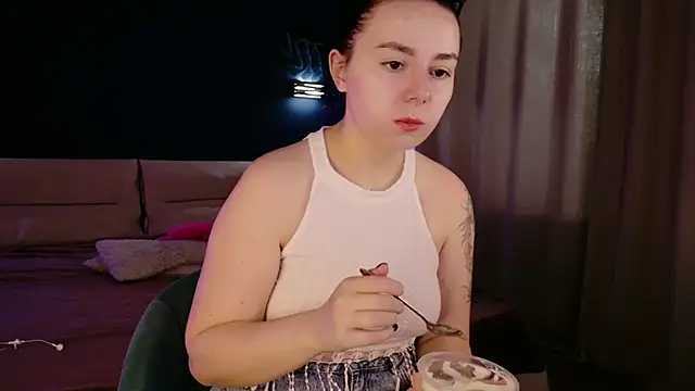 Snapshot of Di_na_Bell chatting on June 23, 2026, 5:38 am Di na Bell online show from June 23, 2026, 5:38 am