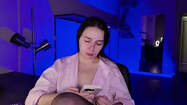 Snapshot of Di_na_Bell chatting on July 28, 2026, 11:17 am Di na Bell online show from July 28, 2026, 11:17 am