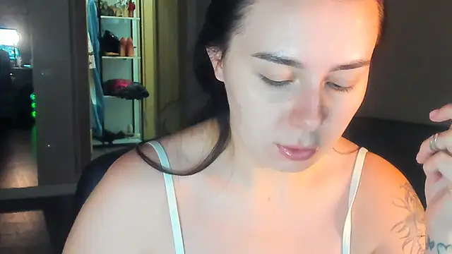 Snapshot of Di_na_Bell chatting on July 20, 2026, 10:39 am Di na Bell online show from July 20, 2026, 10:39 am