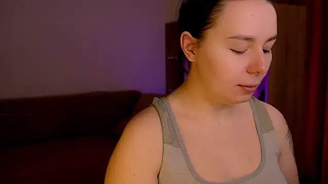 Snapshot of Di_na_Bell chatting on February 13, 2026, 6:46 am Di na Bell online show from February 13, 2026, 6:46 am