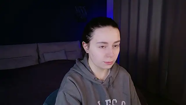 Snapshot of Di_na_Bell chatting on March 17, 2026, 6:49 am Di na Bell online show from March 17, 2026, 6:49 am