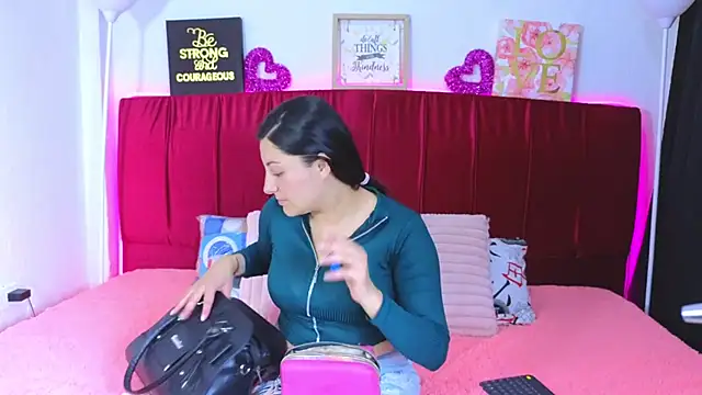 cuteeimy online show from June 16, 2026, 5:57 pm