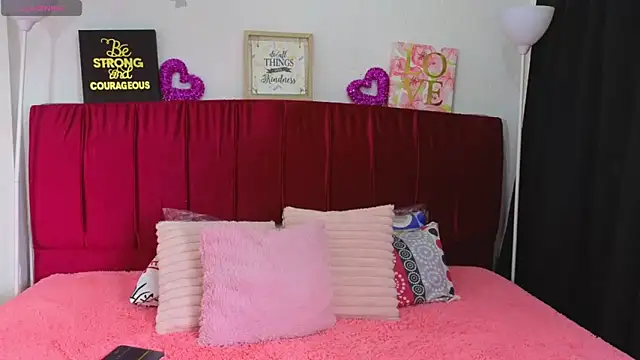 cuteeimy online show from June 11, 2026, 7:33 pm