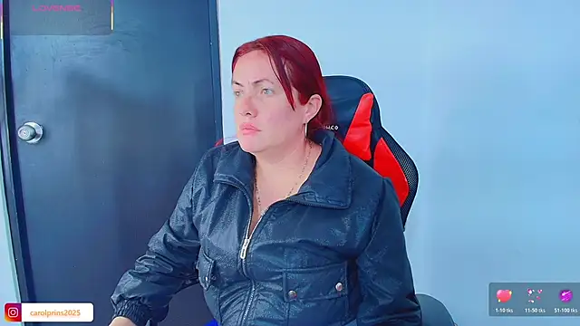 carolinhe  online show from November 19, 2025, 7:58 pm