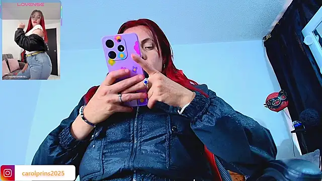 carolinhe  online show from November 5, 2025, 8:01 pm