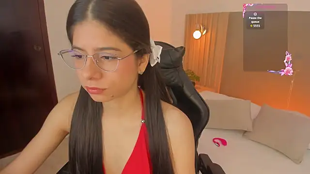 Snapshot of carlina_15 chatting on July 4, 2026, 12:43 pm carlina 15 online show from July 4, 2026, 12:43 pm