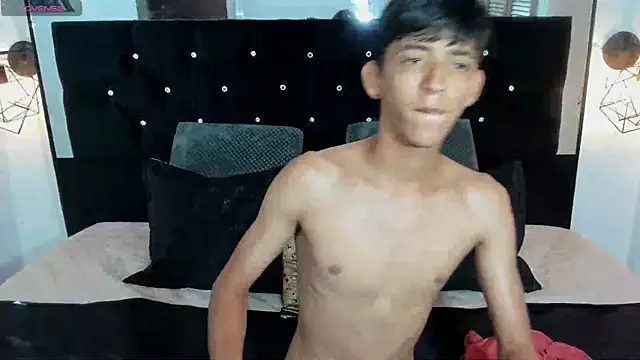 Snapshot of Sebas_cat chatting on October 26, 2025, 12:11 am Sebas cat online show from October 26, 2025, 12:11 am