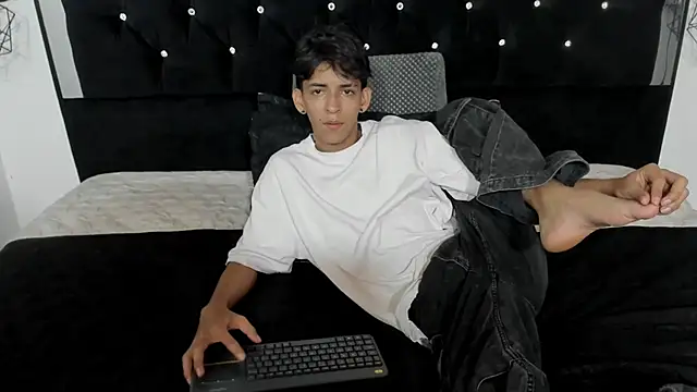 Sebas cat online show from February 2, 2026, 3:38 am