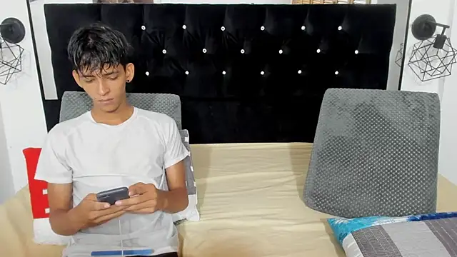 Snapshot of Sebas_cat chatting on November 26, 2025, 6:52 pm Sebas cat online show from November 26, 2025, 6:52 pm