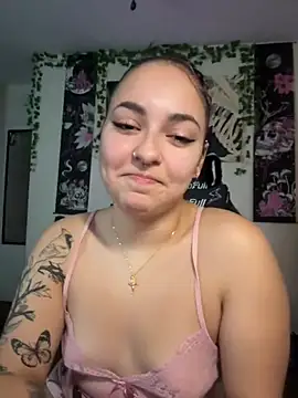 Snapshot of babykalirose chatting on June 3, 2026, 12:00 am babykalirose online show from June 3, 2026, 12:00 am