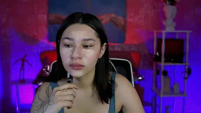 KimClarks  online show from December 5, 2025, 12:48 pm