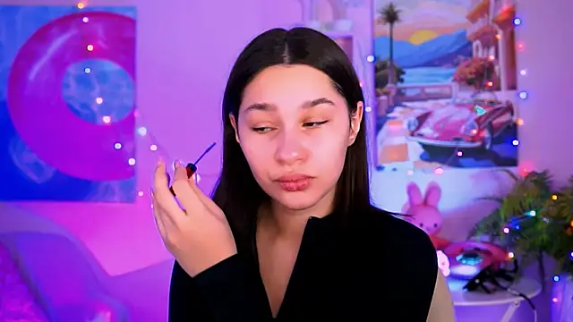 KimClarks  online show from December 18, 2025, 9:58 am