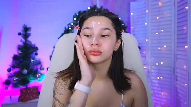 KimClarks  online show from December 15, 2025, 1:17 pm