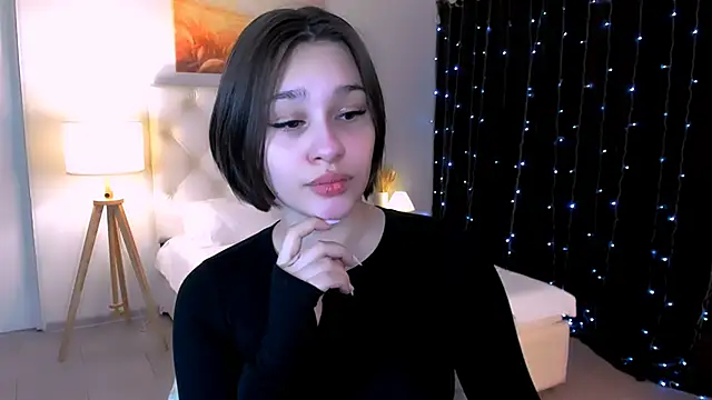 KimClarks  online show from February 17, 2026, 4:04 pm