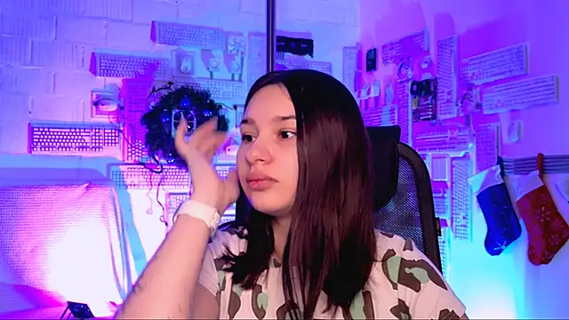 KimClarks  online show from December 21, 2025, 6:37 am