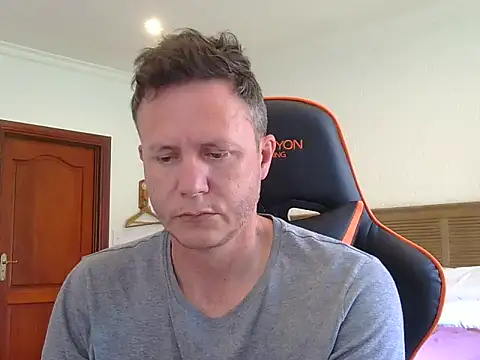 Snapshot of TroyDieselXXX chatting on November 22, 2025, 5:39 am TroyDieselXXX online show from November 22, 2025, 5:39 am