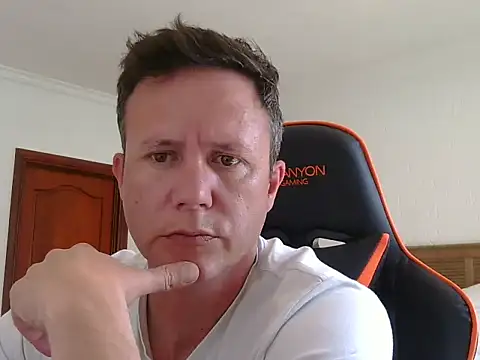 Snapshot of TroyDieselXXX chatting on December 16, 2025, 9:24 am TroyDieselXXX online show from December 16, 2025, 9:24 am