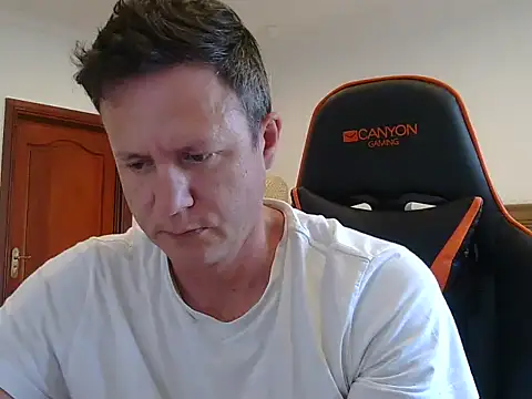 Snapshot of TroyDieselXXX chatting on December 17, 2025, 4:17 am TroyDieselXXX online show from December 17, 2025, 4:17 am