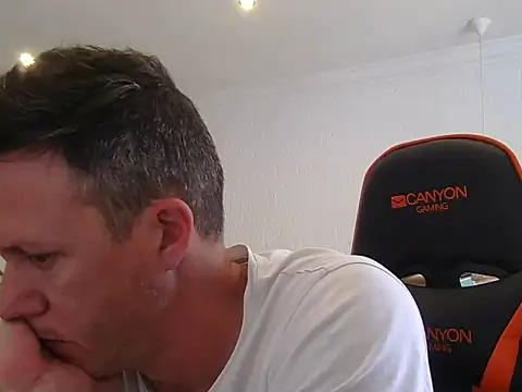 Snapshot of TroyDieselXXX chatting on November 30, 2025, 7:31 am TroyDieselXXX online show from November 30, 2025, 7:31 am