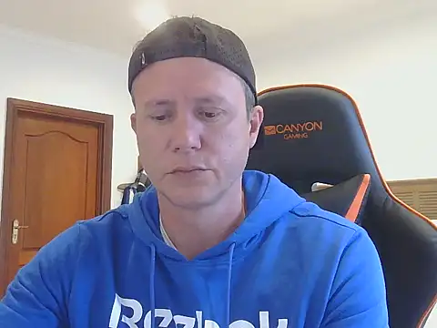 Snapshot of TroyDieselXXX chatting on November 11, 2025, 5:35 am TroyDieselXXX online show from November 11, 2025, 5:35 am