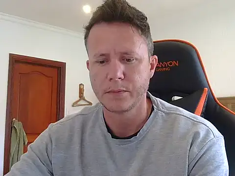 Snapshot of TroyDieselXXX chatting on November 25, 2025, 5:08 am TroyDieselXXX online show from November 25, 2025, 5:08 am