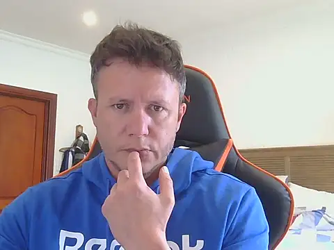 Snapshot of TroyDieselXXX chatting on November 4, 2025, 6:39 am TroyDieselXXX online show from November 4, 2025, 6:39 am