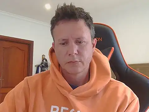 Snapshot of TroyDieselXXX chatting on November 12, 2025, 5:33 am TroyDieselXXX online show from November 12, 2025, 5:33 am