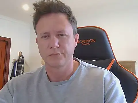 Snapshot of TroyDieselXXX chatting on November 17, 2025, 5:44 am TroyDieselXXX online show from November 17, 2025, 5:44 am