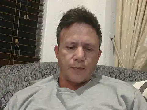 Snapshot of TroyDieselXXX chatting on November 3, 2025, 6:33 pm TroyDieselXXX online show from November 3, 2025, 6:33 pm