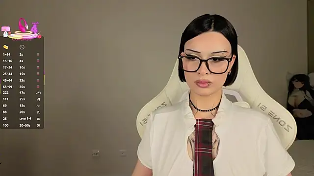 IamLuna2006 online show from December 17, 2025, 4:39 am