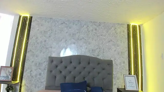 GiannaSlimJB online show from February 12, 2026, 7:02 pm