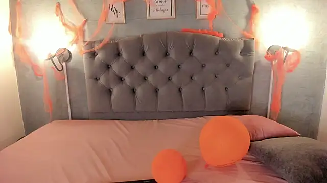 Snapshot of GiannaSlimJB chatting on October 29, 2025, 3:27 am GiannaSlimJB online show from October 29, 2025, 3:27 am