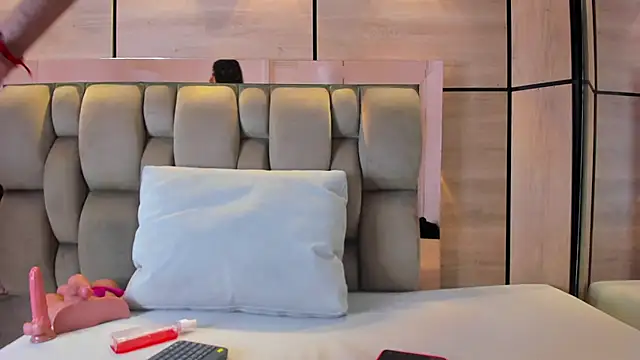 karol lewiss online show from November 26, 2025, 11:43 am