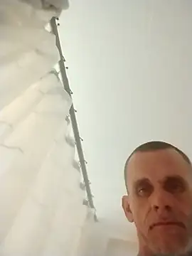 Snapshot of helldonk chatting on December 18, 2025, 7:57 am helldonk online show from December 18, 2025, 7:57 am