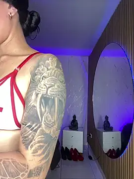 Snapshot of Scaarlettfox chatting on October 6, 2025, 7:58 pm Scaarlettfox online show from October 6, 2025, 7:58 pm