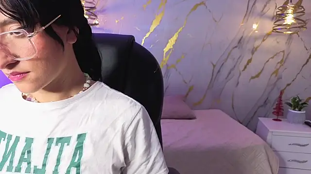 Scaarlettfox online show from March 18, 2026, 7:26 pm