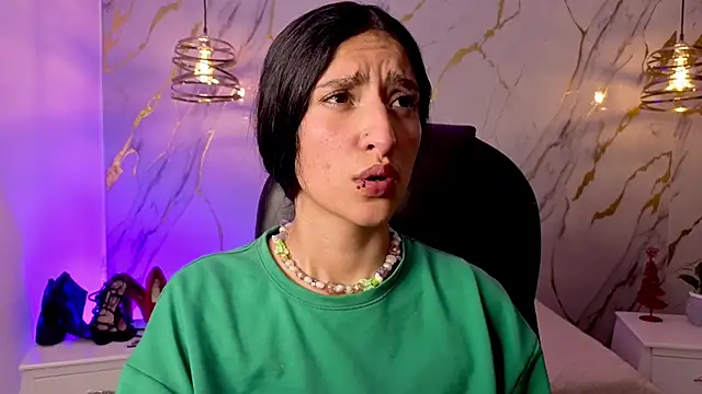 Scaarlettfox online show from February 17, 2026, 7:22 pm