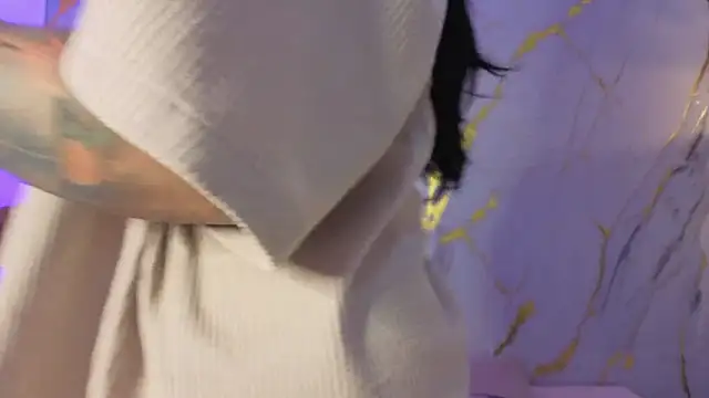 Scaarlettfox online show from March 17, 2026, 7:39 pm