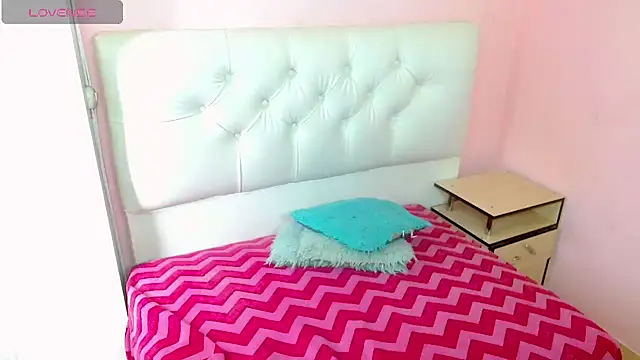 x isabella x online show from March 5, 2026, 7:43 pm