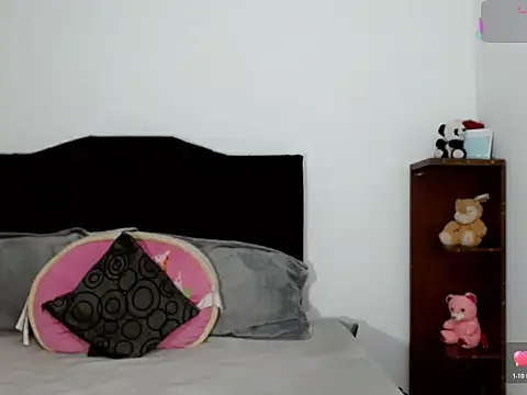 x isabella x online show from December 5, 2025, 2:48 pm