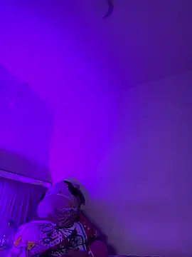 Snapshot of lucialauper_ chatting on December 16, 2025, 12:37 am lucialauper online show from December 16, 2025, 12:37 am