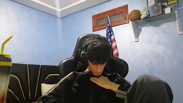 Snapshot of Dark_DesireX chatting on October 18, 2025, 5:37 pm Dark DesireX online show from October 18, 2025, 5:37 pm