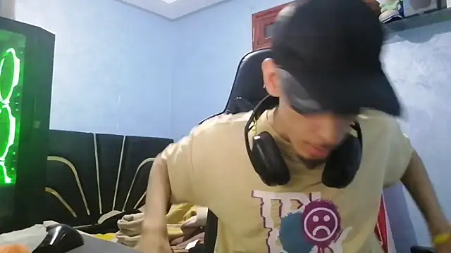 Snapshot of Dark_DesireX chatting on November 22, 2025, 10:30 pm Dark DesireX online show from November 22, 2025, 10:30 pm