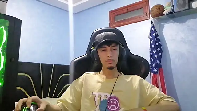 Snapshot of Dark_DesireX chatting on November 24, 2025, 1:05 am Dark DesireX online show from November 24, 2025, 1:05 am