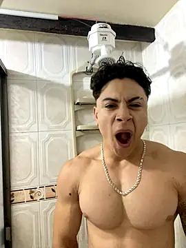 Snapshot of MR_MUSCLE chatting on October 5, 2025, 10:17 am MR MUSCLE online show from October 5, 2025, 10:17 am