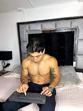 Snapshot of MR_MUSCLE chatting on October 30, 2025, 11:30 am MR MUSCLE online show from October 30, 2025, 11:30 am