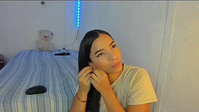 Snapshot of PureFire20 chatting on November 20, 2025, 3:23 pm PureFire20 online show from November 20, 2025, 3:23 pm