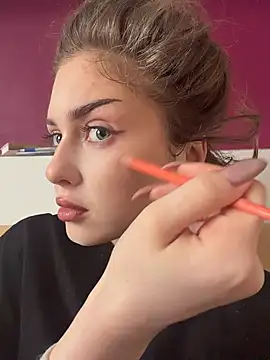 KellyKeler online show from February 25, 2026, 11:21 am