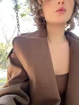 KellyKeler online show from September 28, 2025, 11:39 am