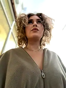 KellyKeler online show from October 30, 2025, 1:09 pm